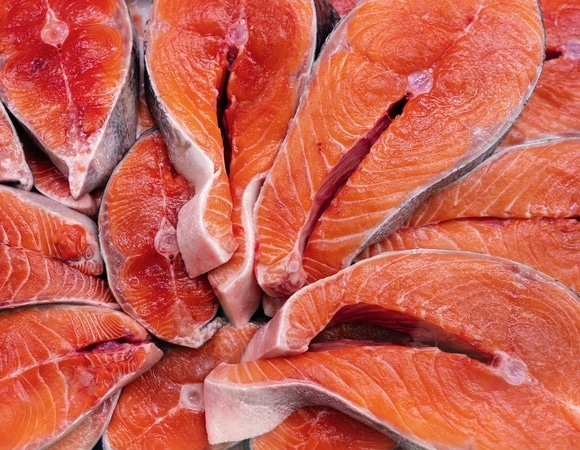 В России подешевели икра и красная рыба — эксперты объяснили причину