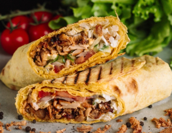 Шаурма меняет имидж: популярная уличная еда перекочевала в рестораны