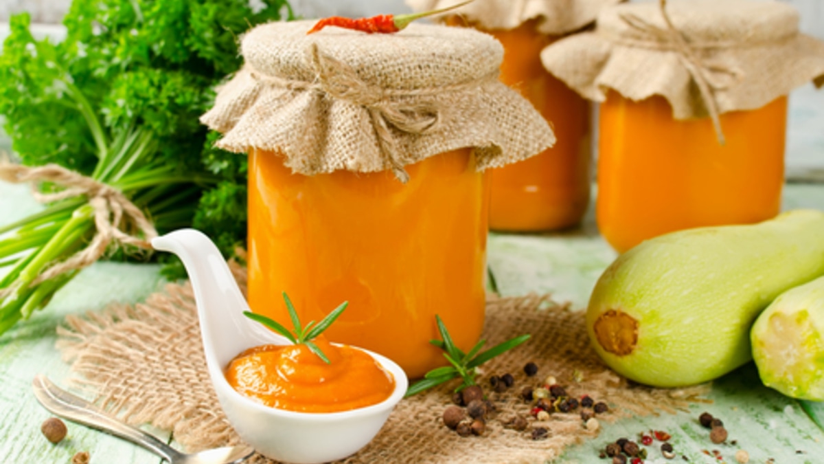 Просто, быстро и с "изюминкой": добавьте этот ингредиент и не узнаете кабачковую икру