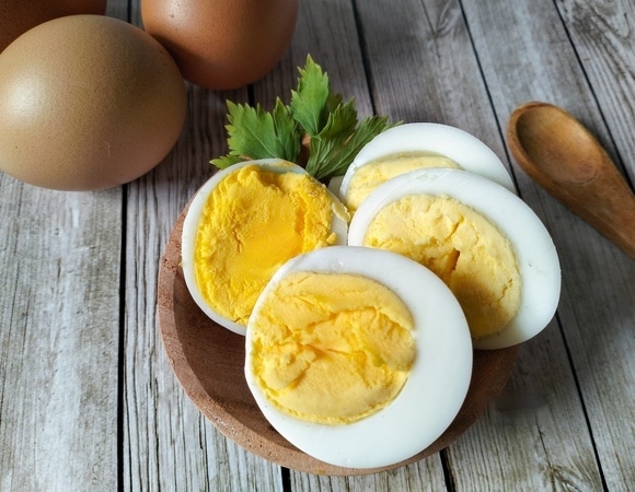 Усваивается не полностью: ученые опровергли миф о яичном белке