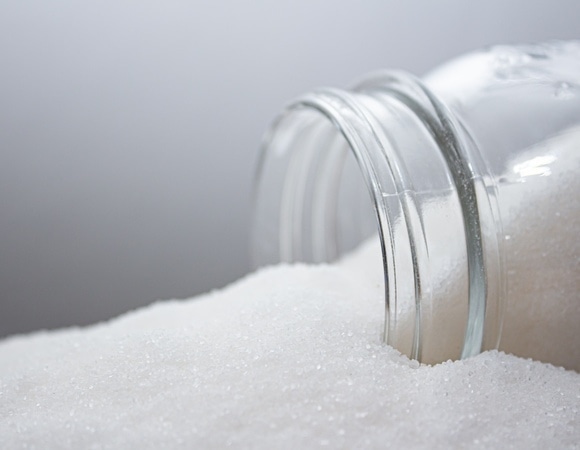 Как спасти скомковавшийся сахар — вот минутный способ, для которого хватит микроволновки