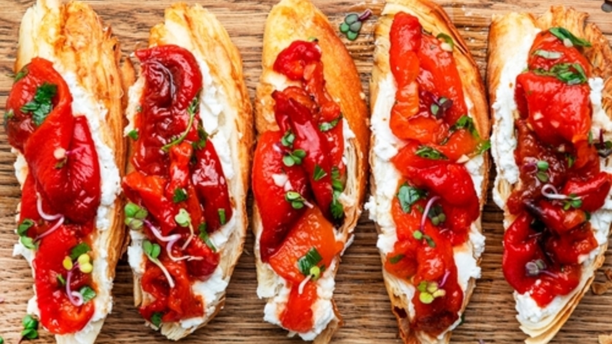 На завтрак, обед и ужин: эту закуску из печеного болгарского перца захочется есть с утра до ночи