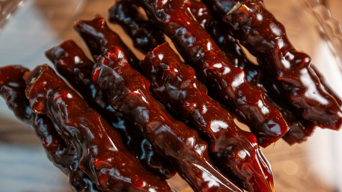 Как это делают в грузинском ресторане: рецепт чурчхелы с грецкими орехами Как это делают в грузинском ресторане: рецепт чурчхелы с грецкими орехами