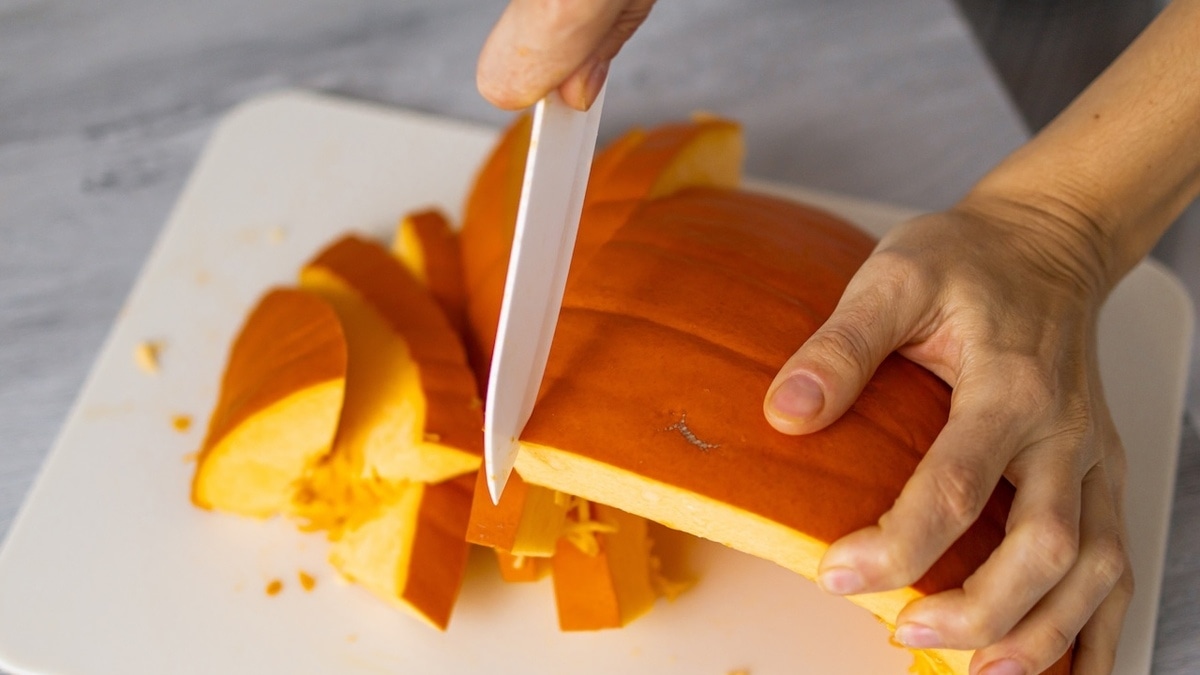 Забудьте про овощечистку: шеф-повар подсказал, как быстро справиться с жесткой тыквой