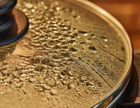 Как отмыть жир на стеклянных крышках? Эксперт по уборке собрала лучшие способы Как отмыть жир на стеклянных крышках? Эксперт по уборке собрала лучшие способы