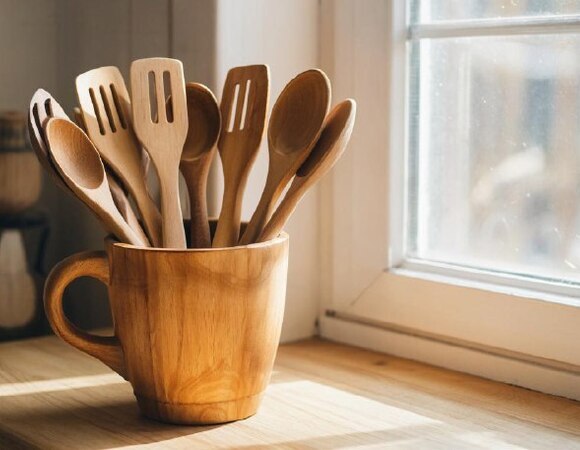 Деревянная кухонная утварь без должного ухода — источник инфекции: разбираемся, чем ее обработать Деревянная кухонная утварь без должного ухода — источник инфекции: разбираемся, чем ее обработать