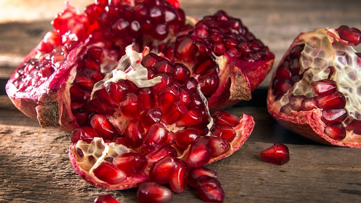 Назван простой способ почистить гранат — руки и кухня не пострадают Назван простой способ почистить гранат — руки и кухня не пострадают