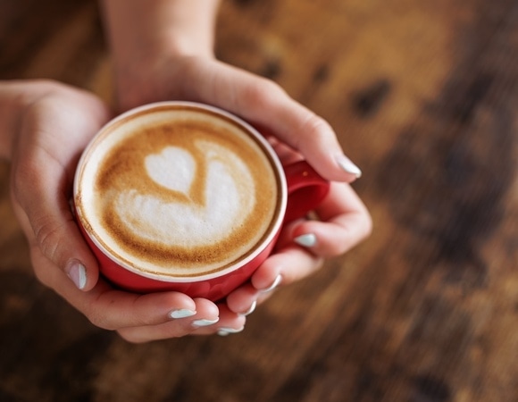 Бережет коллаген или провоцирует морщины? Эксперты объяснили влияние кофе на состояние кожи