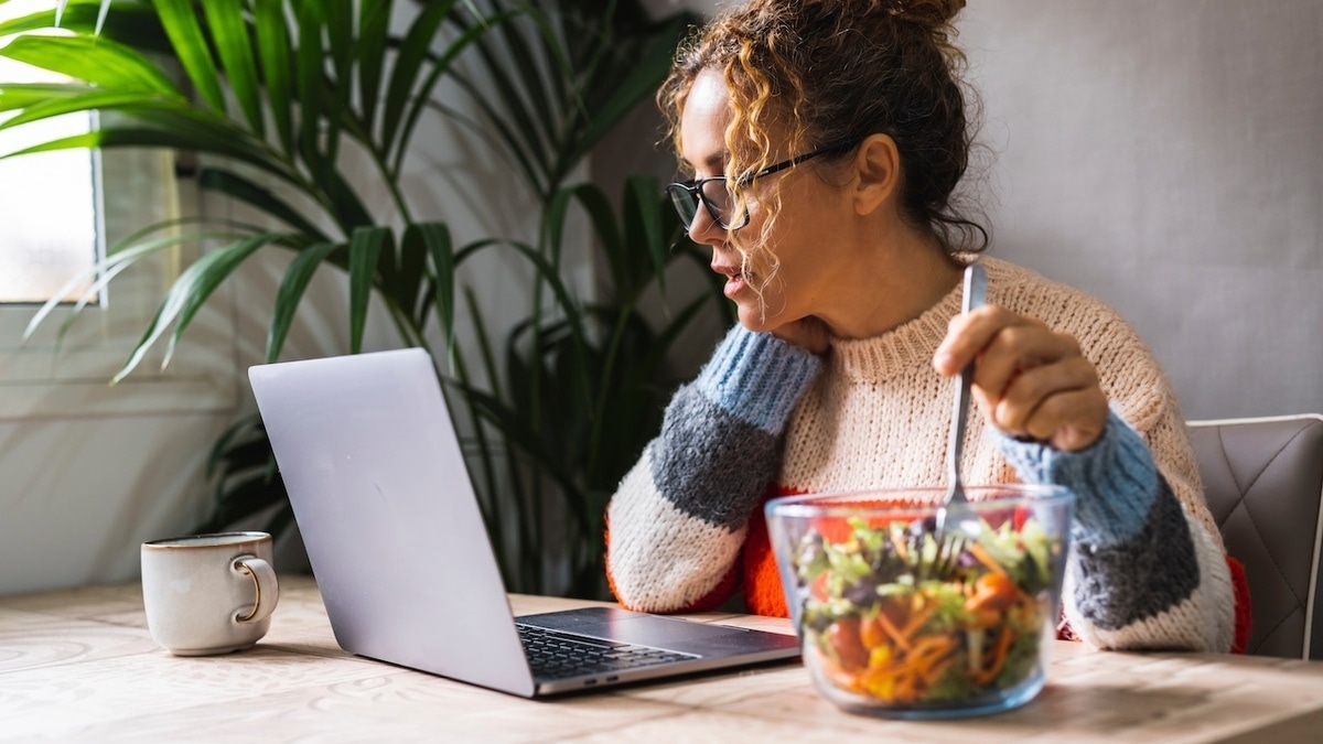 Эта распространенная среди "удаленщиков" привычка опасна для кишечника 