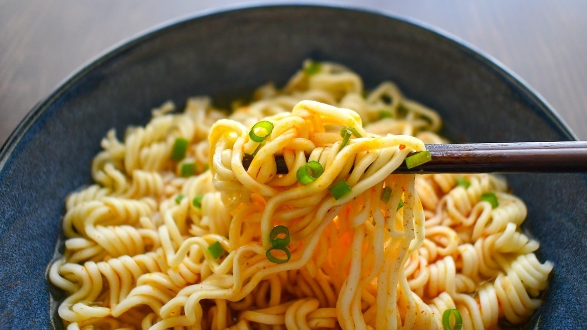 "Не переносите — не ешьте": врач объяснила, почему "пожар" во рту после острого нельзя тушить молоком