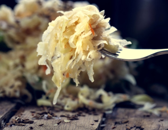 "Съедят даже те, кто не любит": добавьте это в квашенную капусту, чтобы придать закуске неповторимую нотку