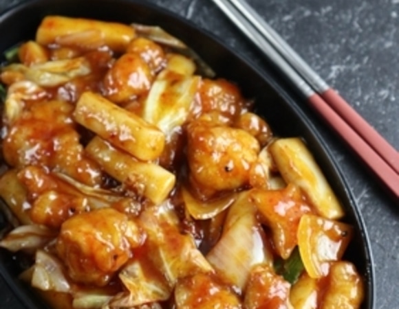 Коварные токпоки: кому опасно есть модное корейское уличное блюдо