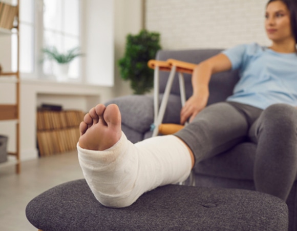 Китайские ученые создали клей, который залечивает переломы! Но что делать, чтобы предотвратить ломкость костей?