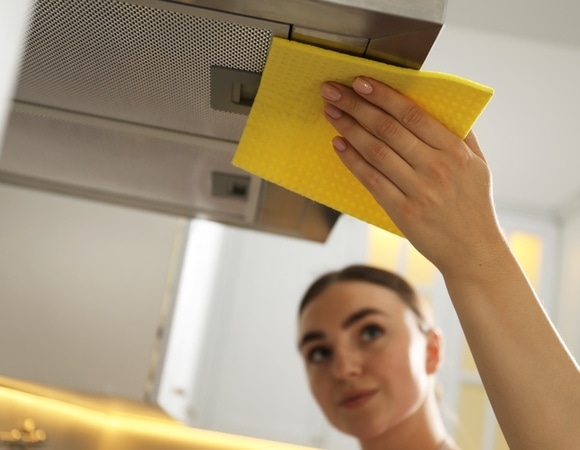 Жир исчезает за 5 минут: найден самый простой способ очистить вытяжку 