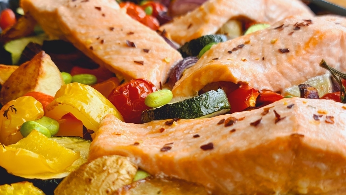 Как приготовить самую сочную рыбу на "раз-два" — шеф-повара раскрыли сразу 3 техники 