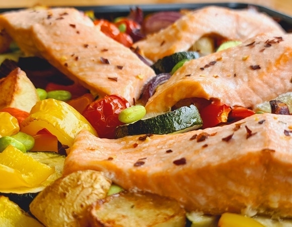 Как приготовить самую сочную рыбу на "раз-два" — шеф-повара раскрыли сразу 3 техники 