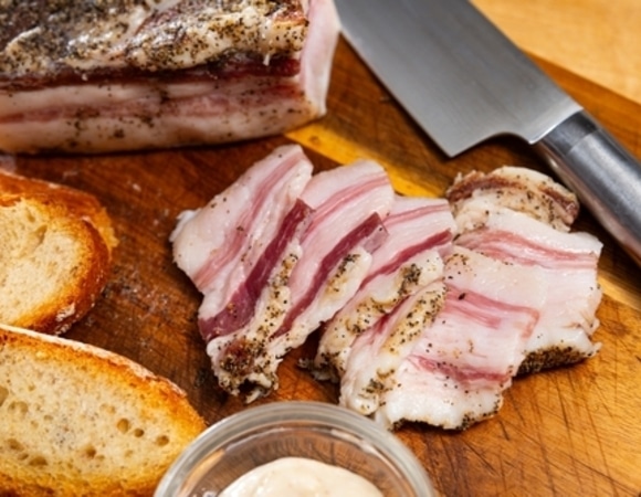 "Целый вагон пользы": доктор Мясников раскрыл пользу сала