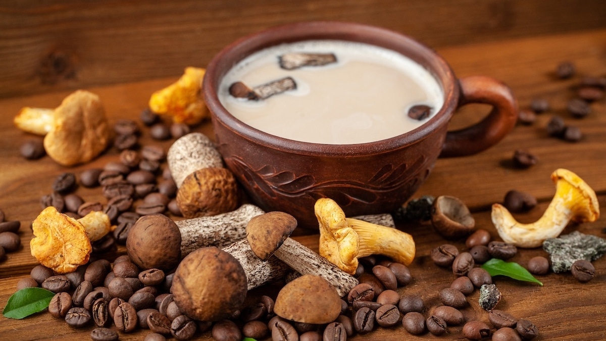  "Уже не просто напиток": что говорит диетолог о новом увлечении китайцев — кофе с грибами