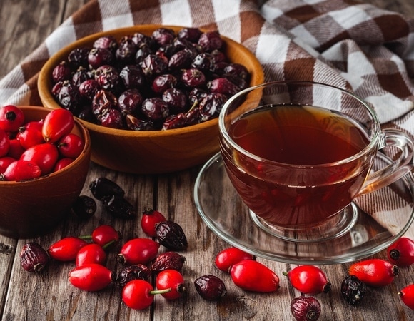 Эту ошибку при заваривании шиповника допускают слишком часто — ягода лишается пользы 