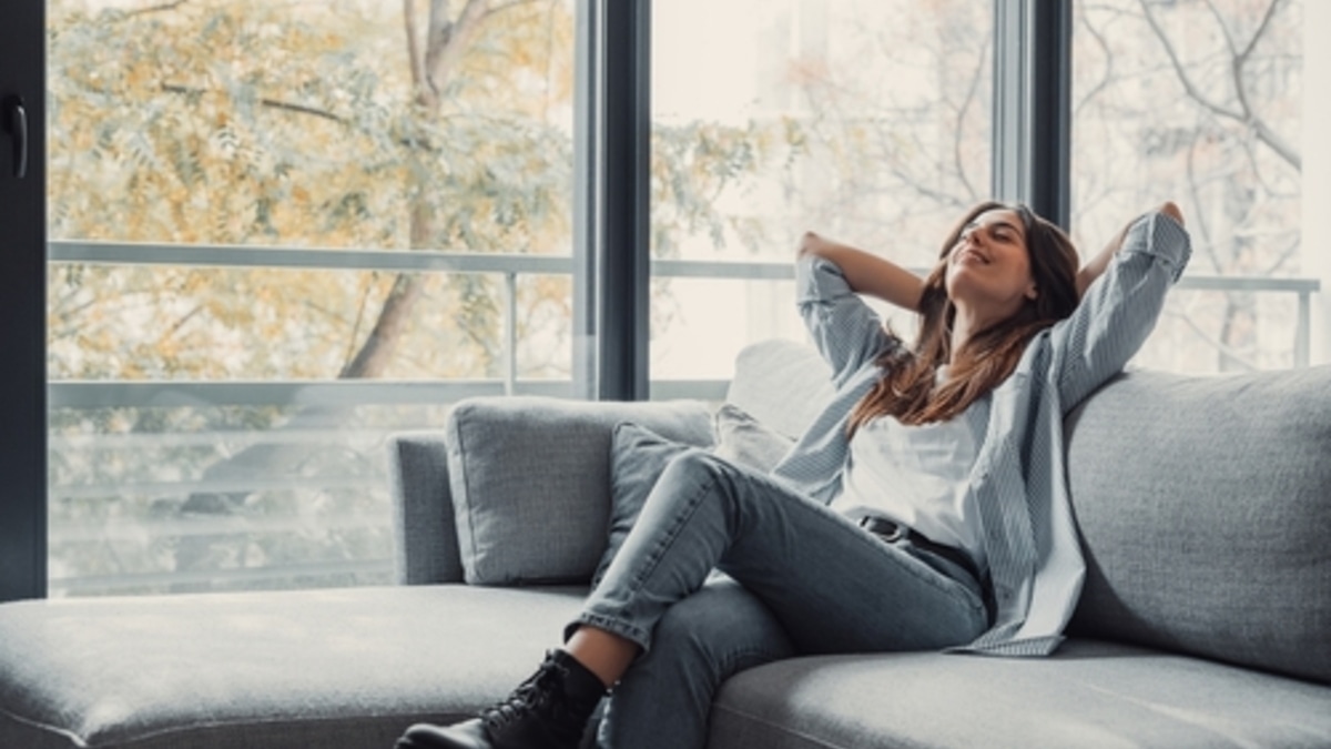 Эксперт назвала причины осенней усталости и рассказала, что делать, если нет сил оторваться от подушки