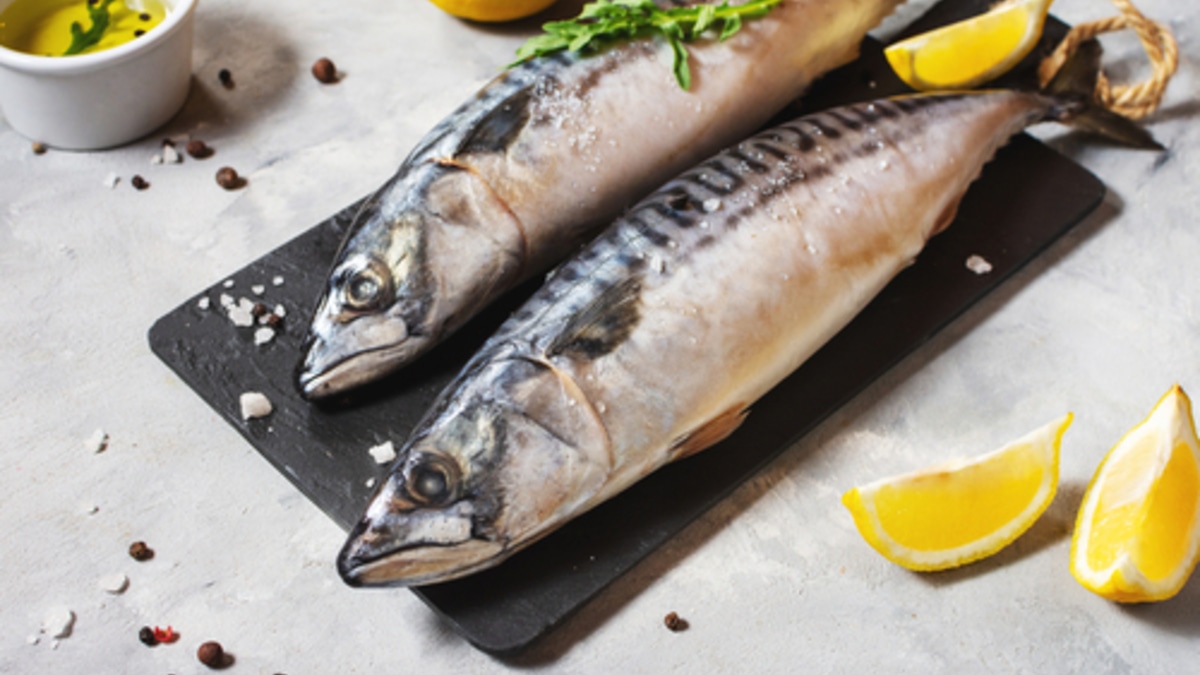 Этот секрет заставит вас полюбить скумбрию: неприятных запахов во время готовки не будет 