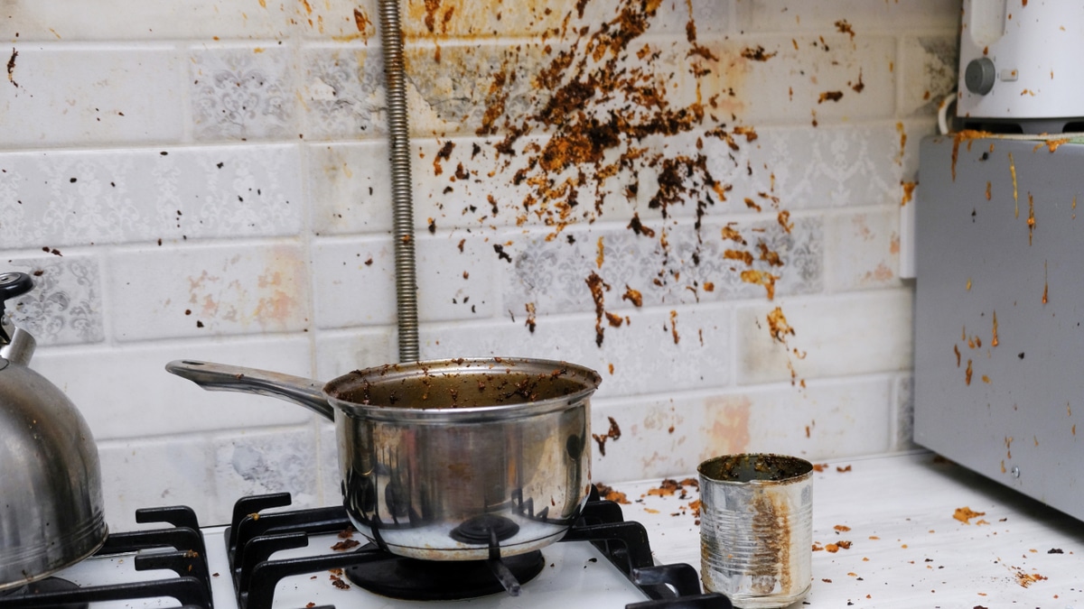 Никаких липких шкафчиков: эти домашние средства помогут навести чистоту на кухне