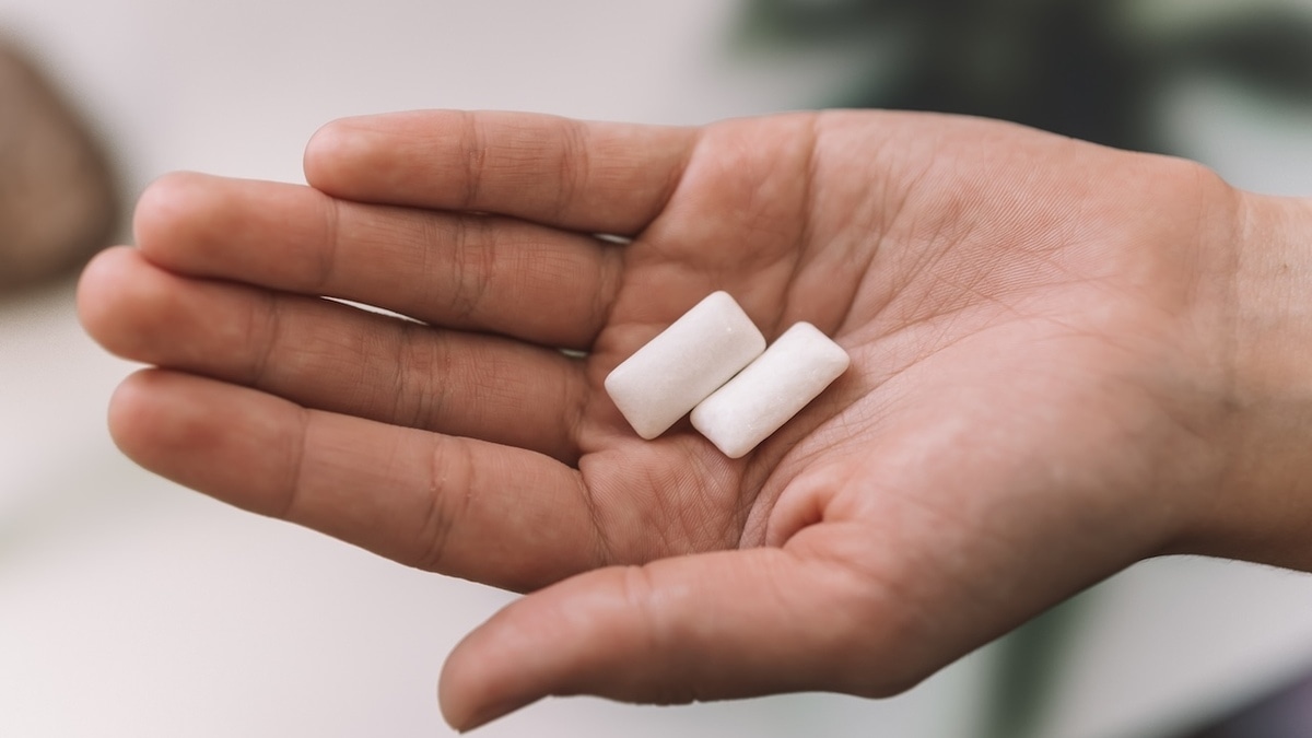 Есть в жвачке вредные добавки? Гастроэнтеролог Кашух разобрала состав "резинки"