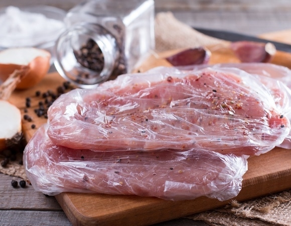 Воды не надо: назван самый небанальный способ быстро разморозить мясо Воды не надо: назван самый небанальный способ быстро разморозить мясо