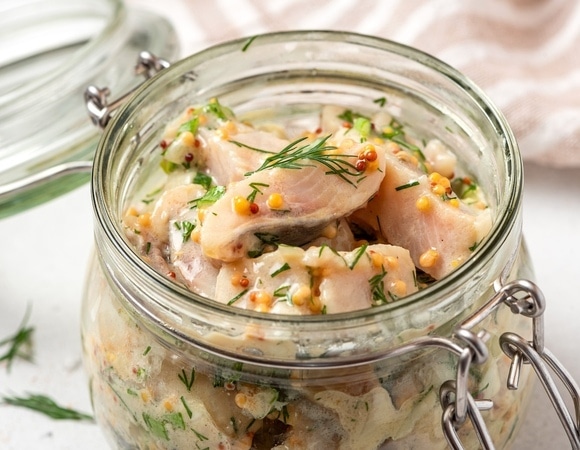 Зачем покупать готовую? Сельдь в масле легко приготовить дома