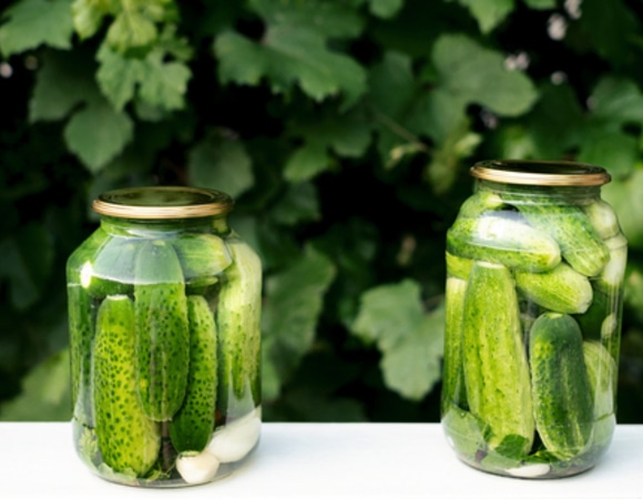 Весь секрет в воде: шеф-повар поделился рецептом закваски огурцов своей бабушки Весь секрет в воде: шеф-повар поделился рецептом закваски огурцов своей бабушки