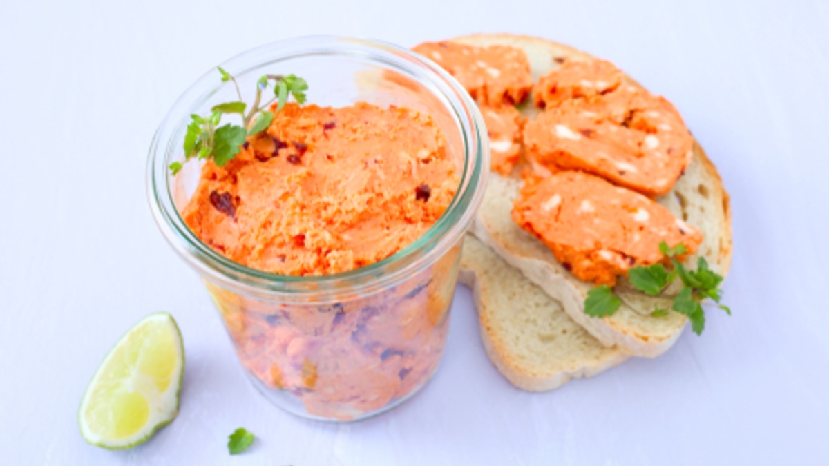 Любой бутерброд станет "амброзией": как сделать из обычных ингредиентов изумительную заготовку для закусок Любой бутерброд станет "амброзией": как сделать из обычных ингредиентов изумительную заготовку для закусок