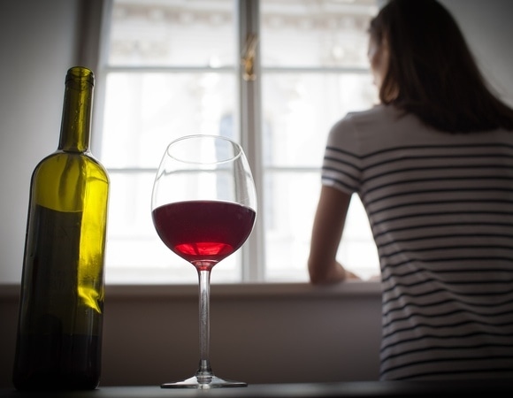 Бокал для здоровья? Ученые доказали, что даже маленькие дозы алкоголя вредят мозгу Бокал для здоровья? Ученые доказали, что даже маленькие дозы алкоголя вредят мозгу