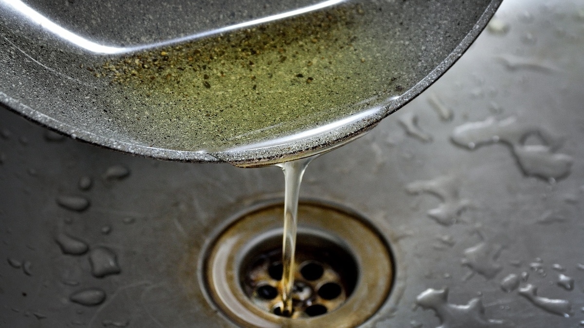 Названы 9 продуктов, которые нельзя сливать и выбрасывать в кухонную раковину Названы 9 продуктов, которые нельзя сливать и выбрасывать в кухонную раковину