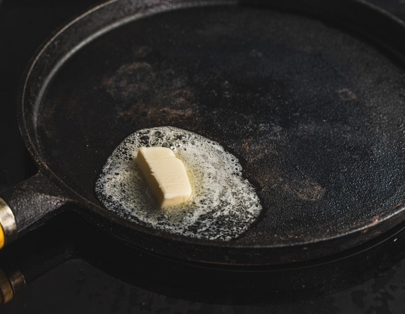 Шеф-повар назвал единственный продукт, который не стоит готовить на чугунной сковородке Шеф-повар назвал единственный продукт, который не стоит готовить на чугунной сковородке