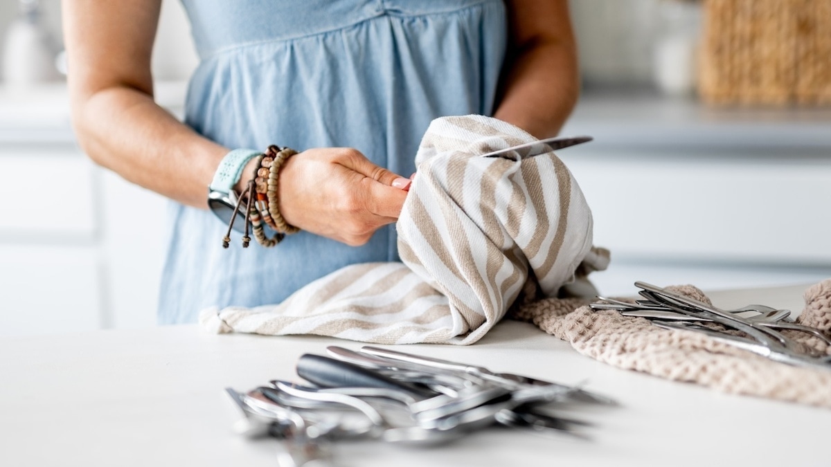 Как быстро вычищать самые грязные места на кухне — для этого способа "химии" не надо Как быстро вычищать самые грязные места на кухне — для этого способа "химии" не надо