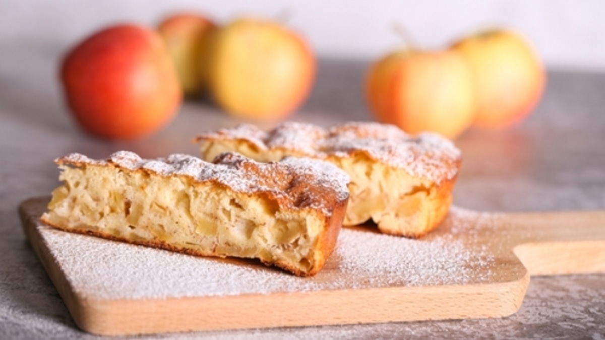 Россияне стали меньше покупать шарлотку и чаще делать сами: почему это полезнее, и как не испортить выпечку