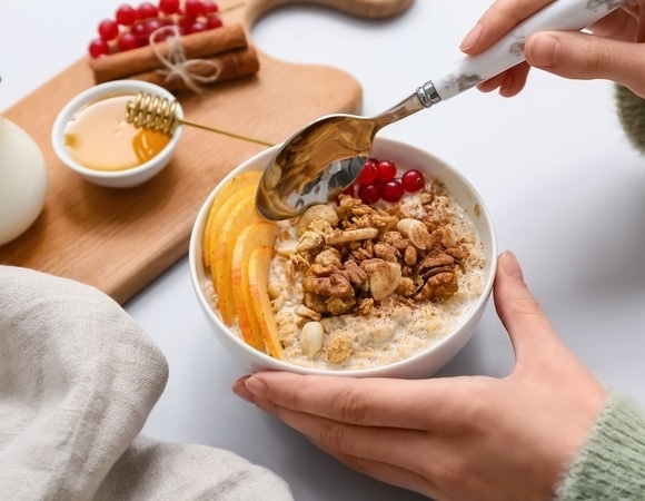 Овсянка то сухая, то жидкая: кулинары оценили 6 способов приготовления каши и нашли "тот самый" Овсянка то сухая, то жидкая: кулинары оценили 6 способов приготовления каши и нашли "тот самый"