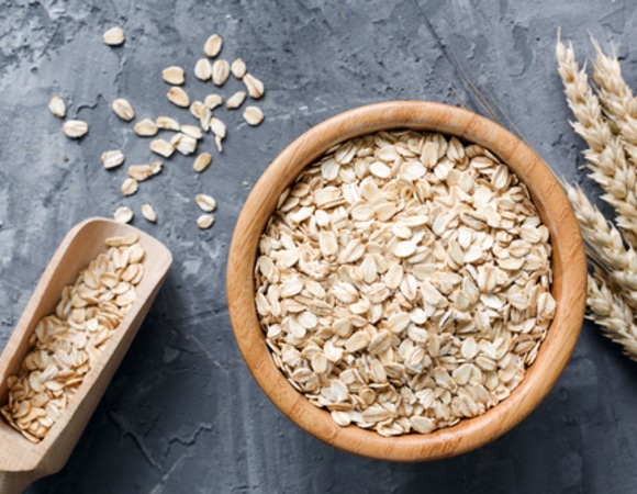 Как правильно выбрать овсяную кашу для завтрака: эксперт советует смотреть на один параметр