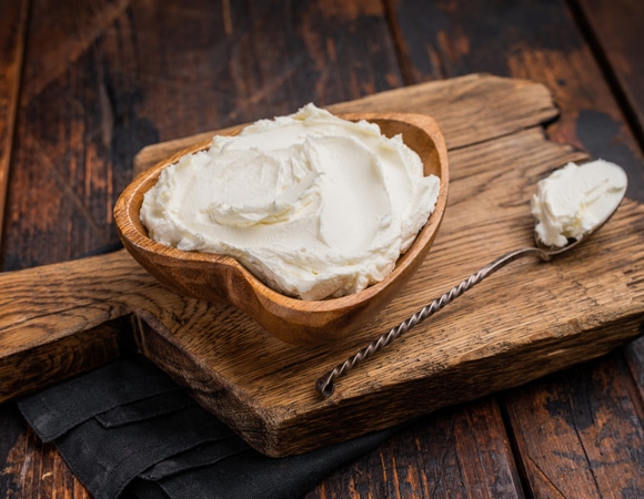 Маскарпоне: что это за сыр и почему он стал всемирным фаворитом Маскарпоне: что это за сыр и почему он стал всемирным фаворитом