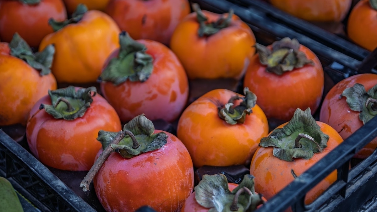 В Роспотребнадзоре объяснили, как выбрать спелую хурму — у нее всего 2 особенности