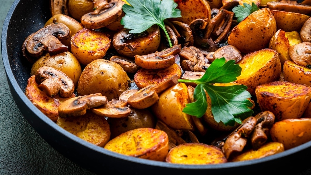 С картошкой не "женятся"? Диетолог рассказала о худших и лучших блюдах с грибами