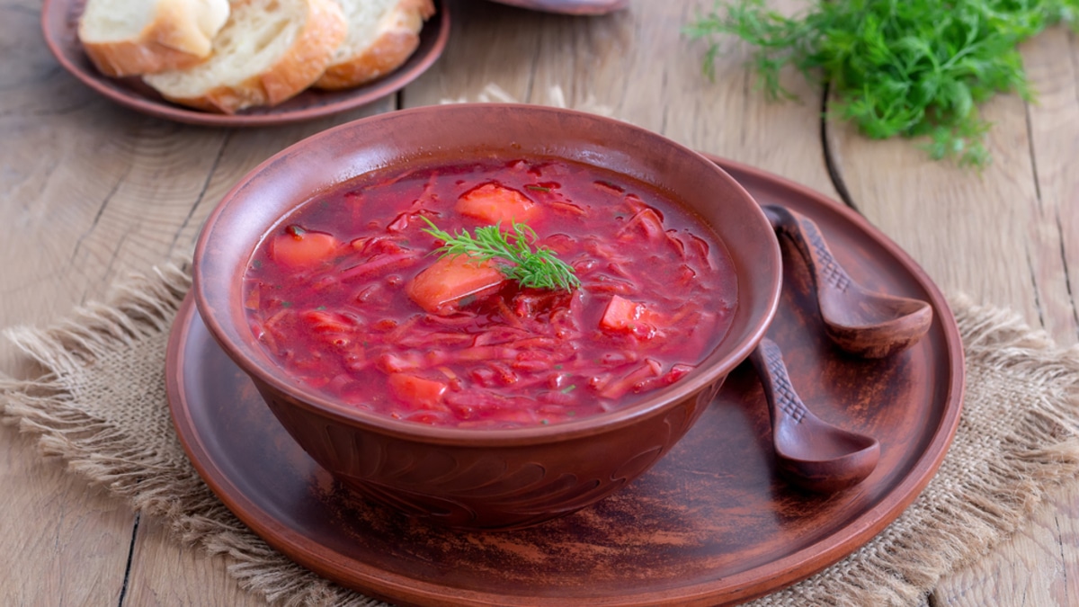 Cахар в борщ для вкус и цвета: как шеф-повара оценивают этот кулинарный трюк