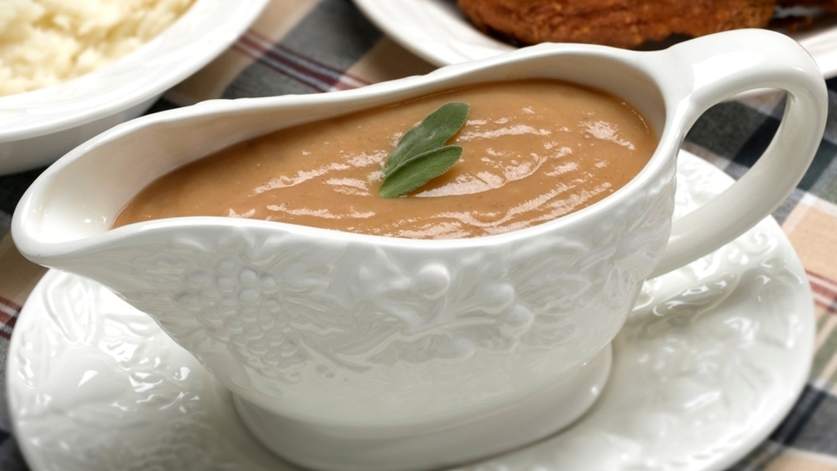 Соус получается слишком жидким: 6 способов загустить блюдо без крахмала и муки, не потеряв вкус