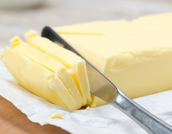 Полноценная "сауна": кондитеры подсказали гениальный способ размягчить масло для выпечки