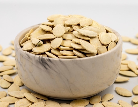 Можно ли есть тыквенные семечки прямо с кожурой?