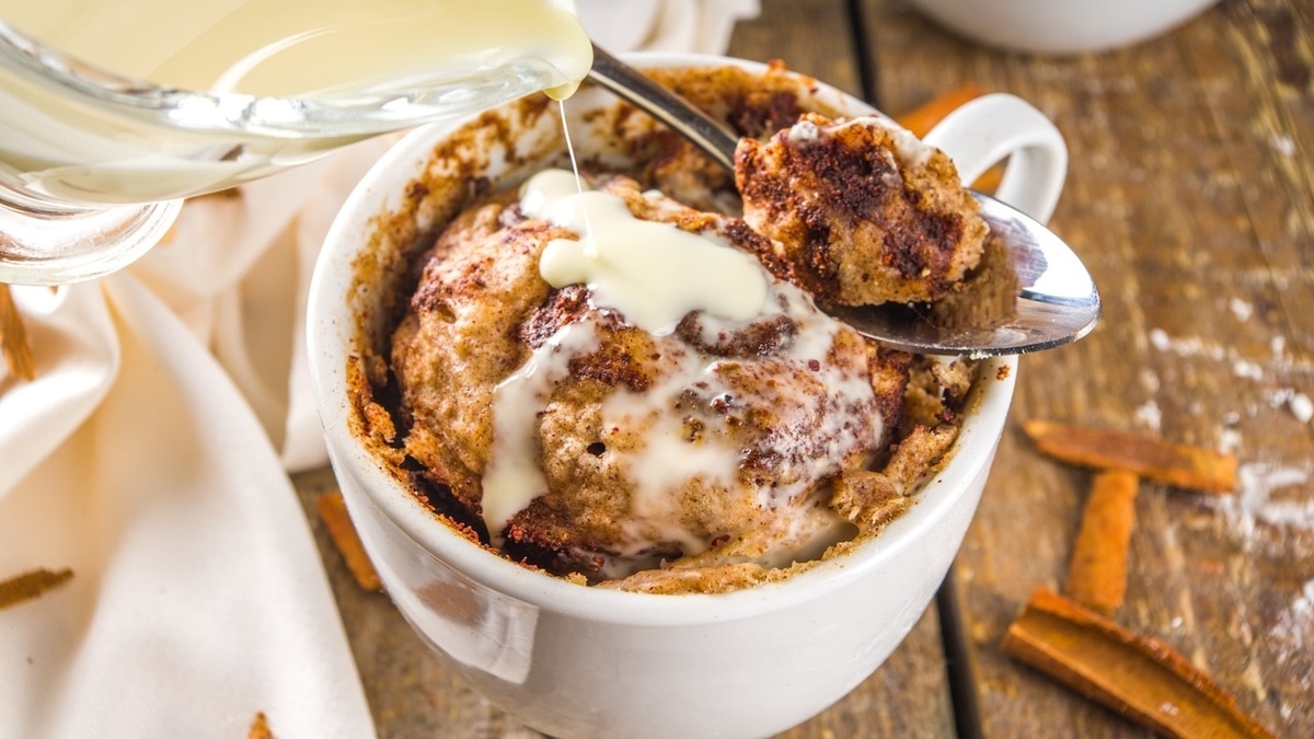 Булочка с корицей за 90 секунд — как приготовить десерт а-ля Синнабон в микроволновке Булочка с корицей за 90 секунд — как приготовить десерт а-ля Синнабон в микроволновке