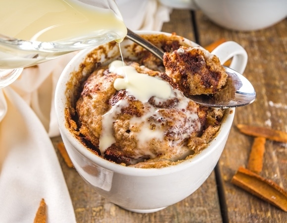 Булочка с корицей за 90 секунд — как приготовить десерт а-ля Синнабон в микроволновке