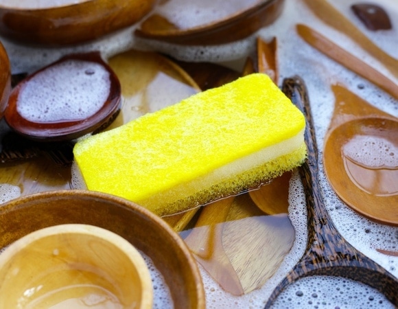 Помыли и выбросили? Как часто менять губку для посуды — не раз в месяц точно Помыли и выбросили? Как часто менять губку для посуды — не раз в месяц точно