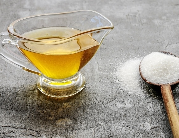 "Еще и живот вздуваться будет": россиян отговорили от идеи заменять сахар медом