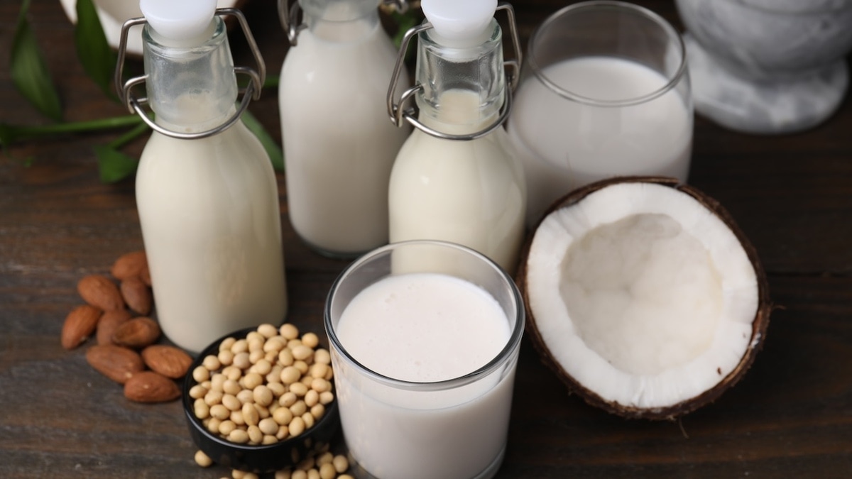 Соевое, овсяное или кокосовое? Доктор объяснила, какое растительное молоко можно не всем